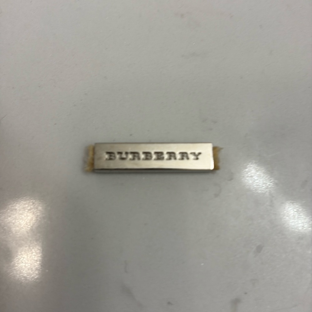 Burberry Charm 📏